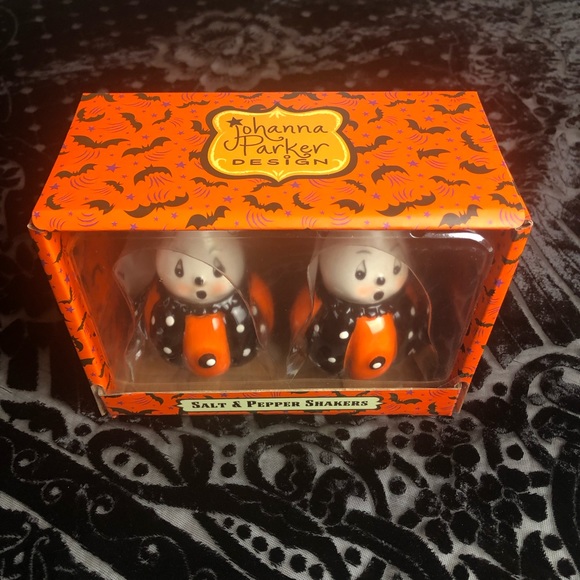 JOHANNA PARKER DESIGNS New in Box Ghost Salt and Pepper shakers Never Used - Picture 3 of 6